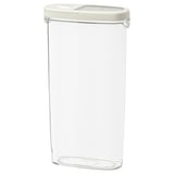 Ein transparenter IKEA 365+ Behälter mit weißem Deckel. Rechteckige Form, geeignet für die Lagerung von trockenen Lebensmitteln.