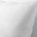 Weiches, weißes Plüschkissen für den Innenbereich mit hochwertigem Stoff und Plüschfüllung.