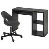 Schwarzes KALLAX Schreibtisch- und Stuhlset. Modernes, minimalistisches Design. Der Schreibtisch hat offene Regale. Der Stuhl ist höhenverstellbar und drehbar.