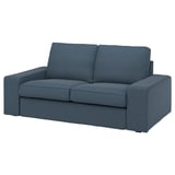 Blaues KIVIK-Sofa mit klaren Linien, abnehmbaren Armlehnen und tiefen Sitzkissen, perfekt zum Entspannen.