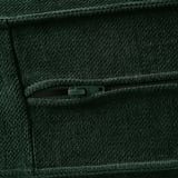 Nahaufnahme des sattgrünen Reißverschlusses der KIVIK-Sofas mit hochwertiger Chenille-Textur.