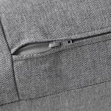 Nahaufnahme eines grauen Sofa-Reißverschlusses mit glatter Stoffstruktur und robustem Reißverschluss.