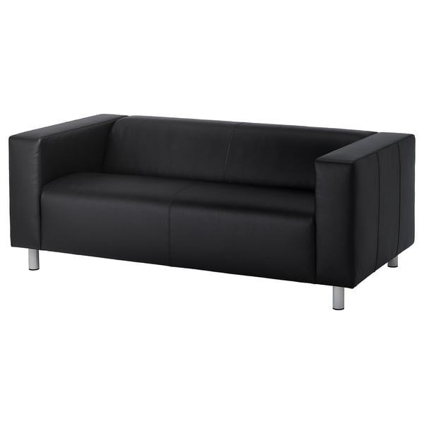 Schwarzes Ledersofa, modernes Design, glatte Linien, robuste Metallbeine, kompakte Größe.