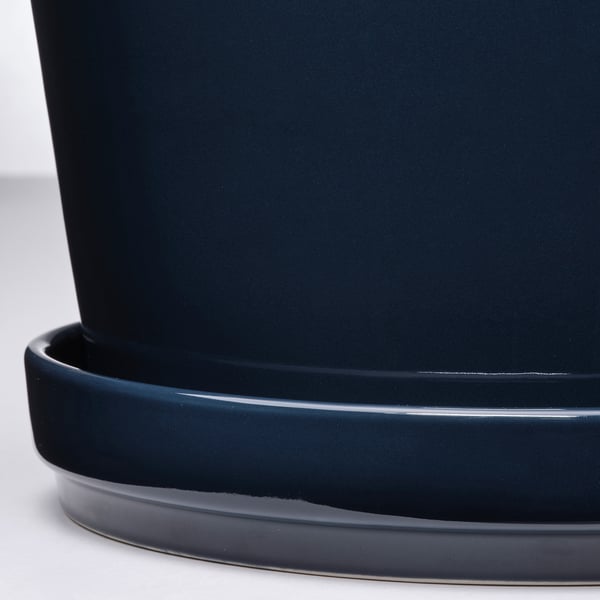 Blaues rundes Pflanzgefäß mit Untertasse.
