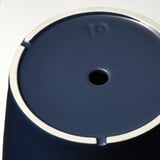 Untertasse aus blauem Steinzeug mit Abflussloch