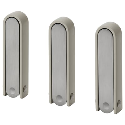 Drei silberne Wandhaken aus Metall, jeder mit einem glatten Bogen und einer gewellten Basis, die zum ordentlichen Aufhängen von Gegenständen an Wänden konzipiert sind.