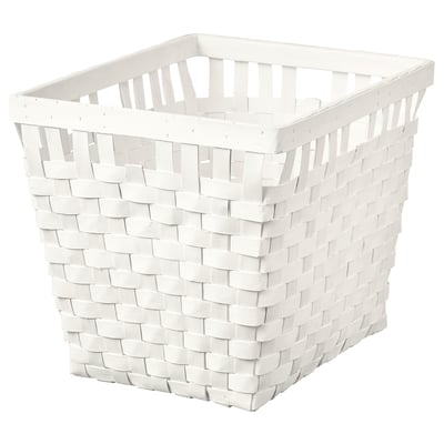 Ein weißer KNARRA Korb, quadratisch, geflochten aus Holzleisten. Es ist handgefertigt, robust und hat ein klares Design.
