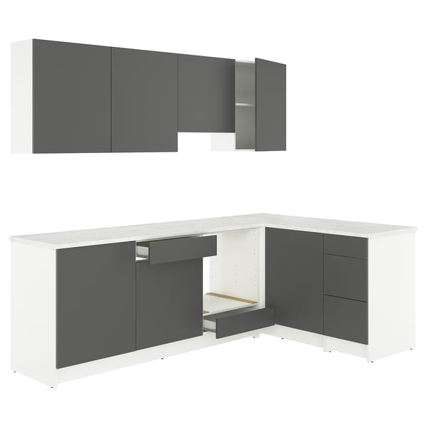Moderne L-förmige Küche mit dunkelgrauen und weißen Oberflächen, Marmorarbeitsplatte und effizienter Aufbewahrung.