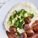 Teller mit cremigem Kartoffelpüree, Fleischbällchen und Brokkoli. Pflanzliche Mahlzeit.