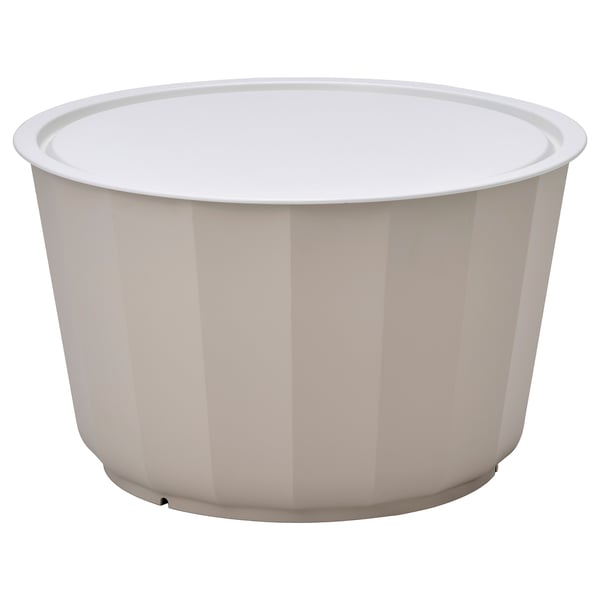 Moderner weißer Couchtisch für den Außenbereich mit geripptem Design und abnehmbarer Tablettplatte.