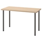 LAGKAPTEN: moderner, rechteckiger Schreibtisch. Platte aus hellem Holz, Beine aus schwarzem Metall. Stilvolles, minimalistisches Design.