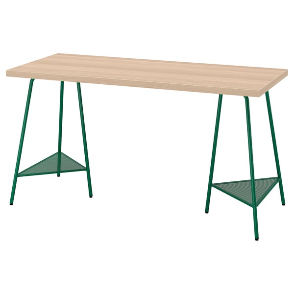 LAGKAPTEN: Schreibtisch aus hellem Holz mit grünen Metallbeinen, dreieckigem Fußkreuz, minimalistischem und umweltfreundlichem Design.