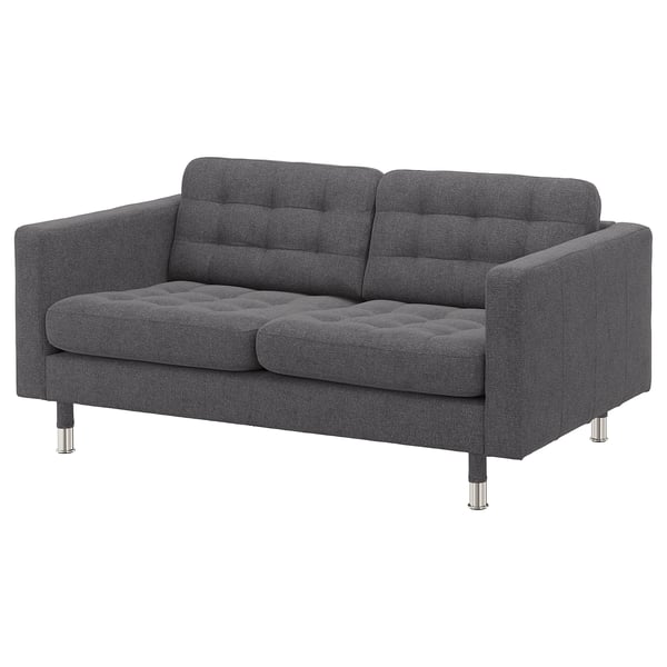 Moderner dunkelgrauer Zweisitzer aus Stoff mit getufteter Rückenlehne und Sitzfläche, verchromten Beinen und minimalistischem Design.