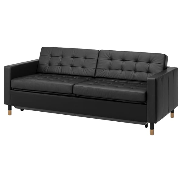 Schwarzes Ledersofa mit getufteten Kissen, quadratischen Holzbeinen und klaren Linien.