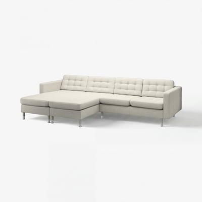Modernes graues, l-förmiges Sofa, büschige Kissen, Chrombeine.