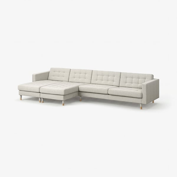 Hellgraues, l-förmiges Landskronda-Sofa mit büschigen Sitzen und Holzbeinen.