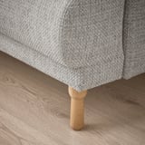 Modernes graues Stoffsofa mit Holzbeinen, weichen Formen, langlebig.