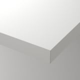 Saubere, weiße Ecke mit glatter, moderner Oberfläche. Hochwertige Handwerkskunst.