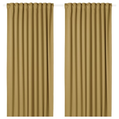 Zwei beige-gelbe MAJGULL Verdunkelungsvorhänge hängen nebeneinander und bestehen aus einem weichen, strukturierten Stoff mit einem Mehrwege-Header-Design.