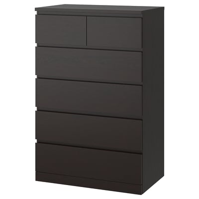 Eine schwarze Kommode MALM mit sechs Schubladen, aus Holzfurnier, mit einem schlanken und modernen Design.