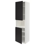 Weiß-schwarze IKEA METOD Küchenzeile mit offenen Türen.