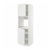 Ein weißer IKEA METOD Küchenschrank mit einer offenen Tür, die verstellbare Regale freigibt.