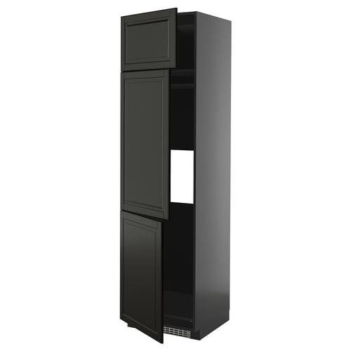 Schwarzer METOD hoher Küchenschrank mit drei Türen. Schlankes Design, Außenseite aus Faserplatte, modern und funktional.
