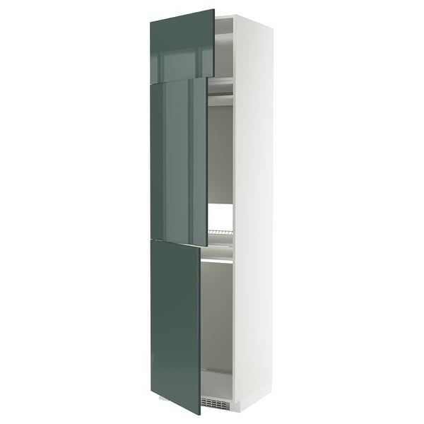 Moderner hoher grünlicher Schrank mit Hochglanz-Finish, verstellbaren Regalen, Schnappscharnieren und schlankem Design für die Aufbewahrung in der Küche.