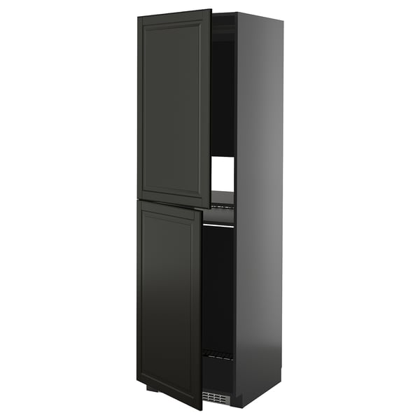 METOD Küchenschrank, schwarz, hoch, rechteckig, mit zwei Türen, ein Regal sichtbar.