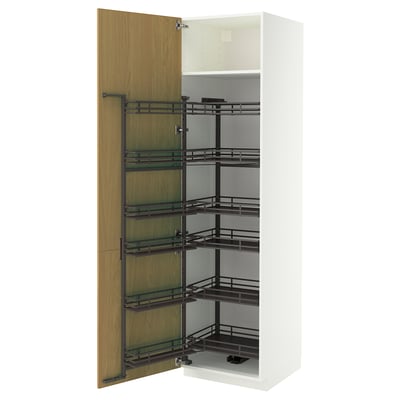 Ein weißer METOD Küchenschrank mit ausziehbaren Gewürzregalen aus schwarzem Metall.