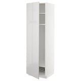 Weißer Hochglanz-Hochschrank, modernes Design mit einem verstellbaren Regal, minimalistischer Stil.