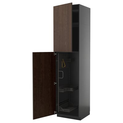 Moderner hoher dunkelbrauner Holzschrank mit ausziehbaren Regalen, schlankem Design und Metallbeschlägen.