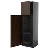 METOD-Schrank, hoch mit dunkelbraunem Holz, verstellbare Regale, Stahlgriffe, Metallinnenausstattung.