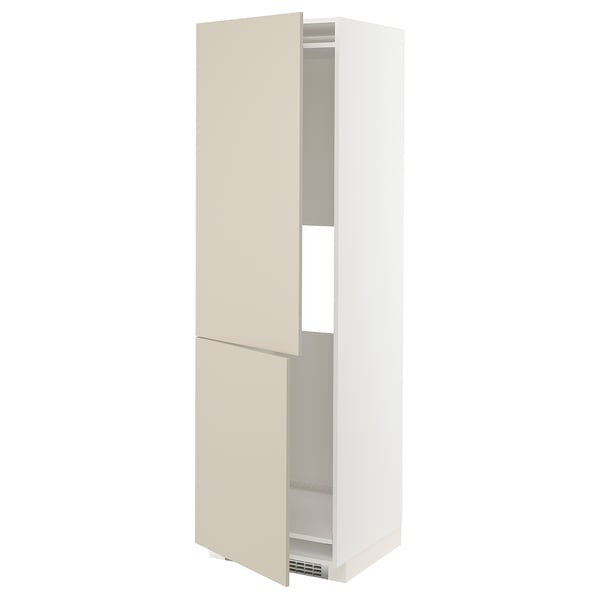 Beige METOD Küchenschrank mit weißem Rahmen, rechteckiger Form, glattes Design.