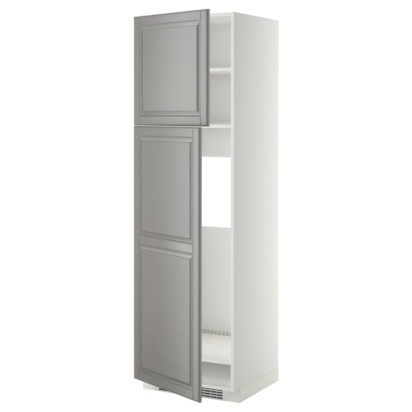 Offener hoher weißer Schrank mit grauen Türen.