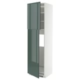 Ein weißer METOD Küchenschrank mit grau-grünen Hochglanztüren. Er steht hoch mit einem verstellbaren Regal im Inneren und einem modernen Design.