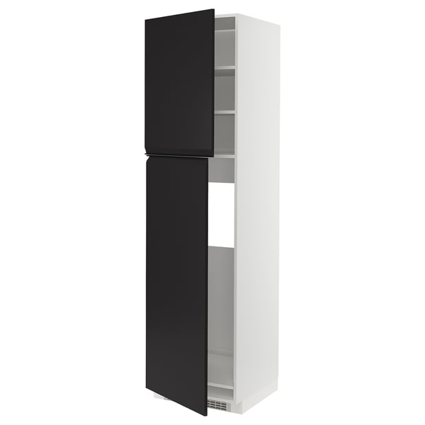 Moderner hoher weißer Küchenschrank mit schwarzen Türen, Edelstahlgriffen und verstellbaren Regalen.