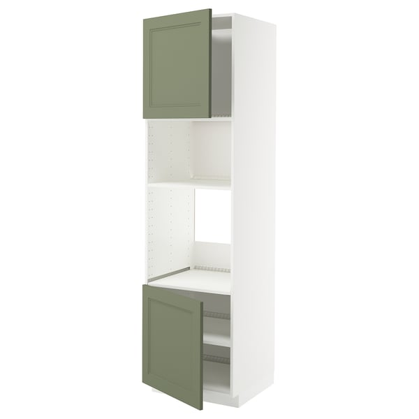 Ein hoher METOD-Küchenschrank mit graugrünen Axstad-Türen, modernem Design und verstellbaren Regalen.