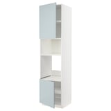 Ein hoher weißer Küchenschrank mit einer hochglänzenden graublauen Tür und zwei offenen Regalen, entworfen von ikea.