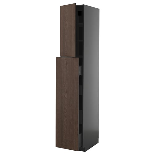 Hoher METOD-Küchenschrank mit dunkelbraunen Sinarp-Holztüren und Metallscharnier.