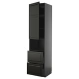 Schwarze METOD-Küchenzeile, hoch und schlank mit Regalen, Schubladen und Türen, modernes Design.