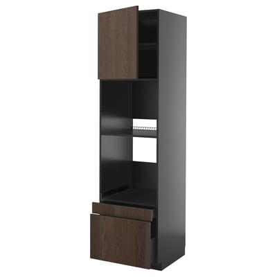 Moderner Küchenschrank mit dunklem Holzfinish, hohem und schlankem Design, mit offenen Regalen und einer ausziehbaren Schublade.