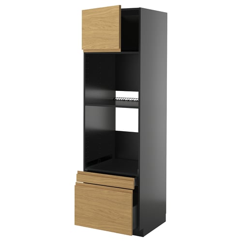 Moderne Küchenzeile mit grauem Schrank, Schublade mit Eichenplatte und offenem Regal, minimalistisches Design.