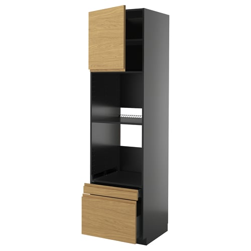 Moderne dunkelgraue Küchenzeile mit hellen Holzakzenten. Hochschrank mit Regalen und Schubladen.