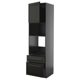 Schwarze METOD-Küchenzeile mit Regalen und Schubladen. Abgeschrägte Kanten, schlankes, modernes Design.