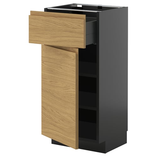 Moderne Küchenzeile: METOD. Schwarz & Holz. Schublade offen. Schlank, rechteckig, minimalistisch.