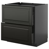 Schwarzer METOD-Küchenschrank mit glänzender Oberfläche und abgeschrägten Kanten.