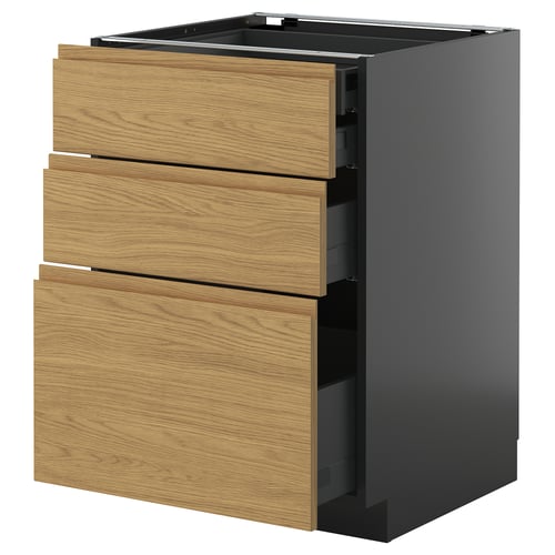 Moderne Küchenzeile mit drei Holzschubladen aus heller Eiche, dunkelgrauer Korpus, minimalistischer Stil.