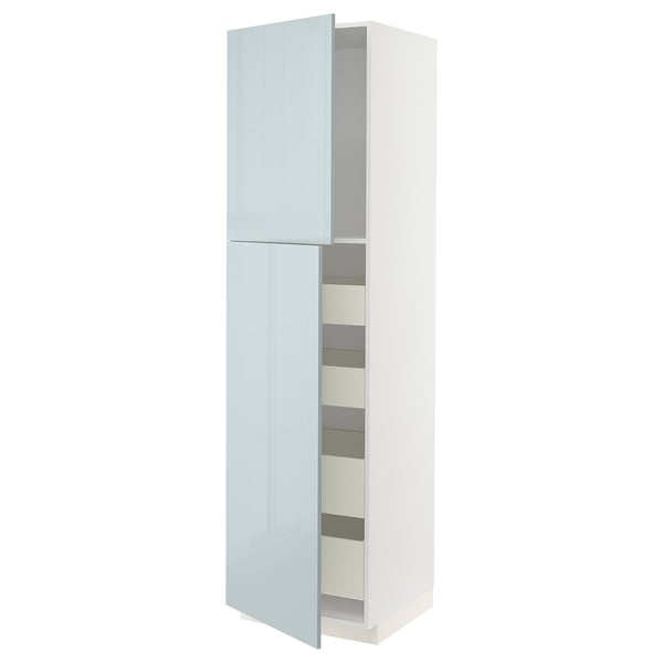 Moderner, hellblauer, hochglänzender Küchenschrank mit mehreren Einlegeböden. METOD von ikea.
