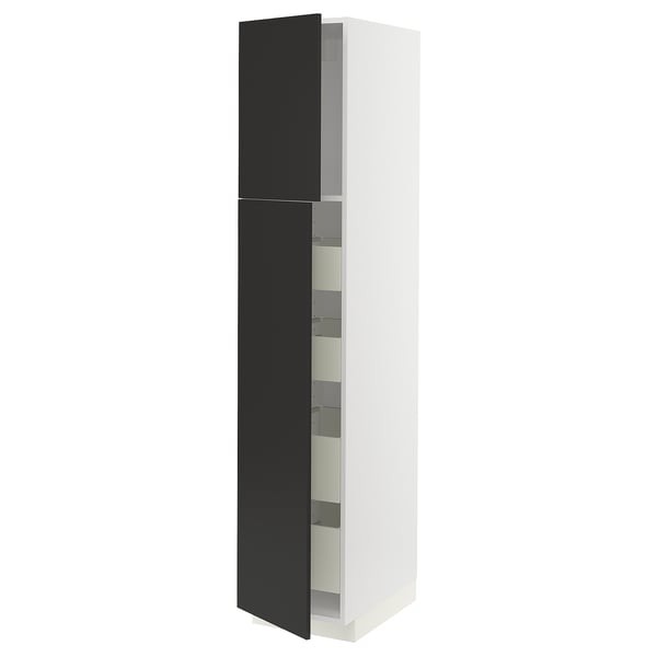 Moderner weißer Schrank mit schwarzen Türen, Metallgriffen und Glasböden.